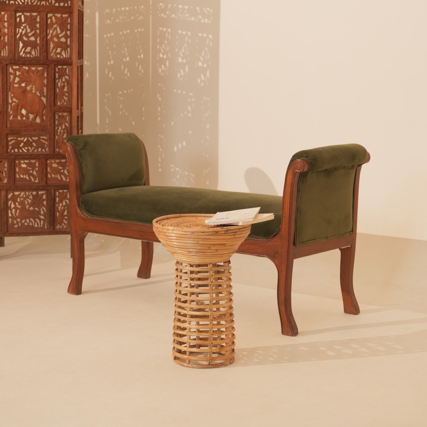 Tikli Drink Table